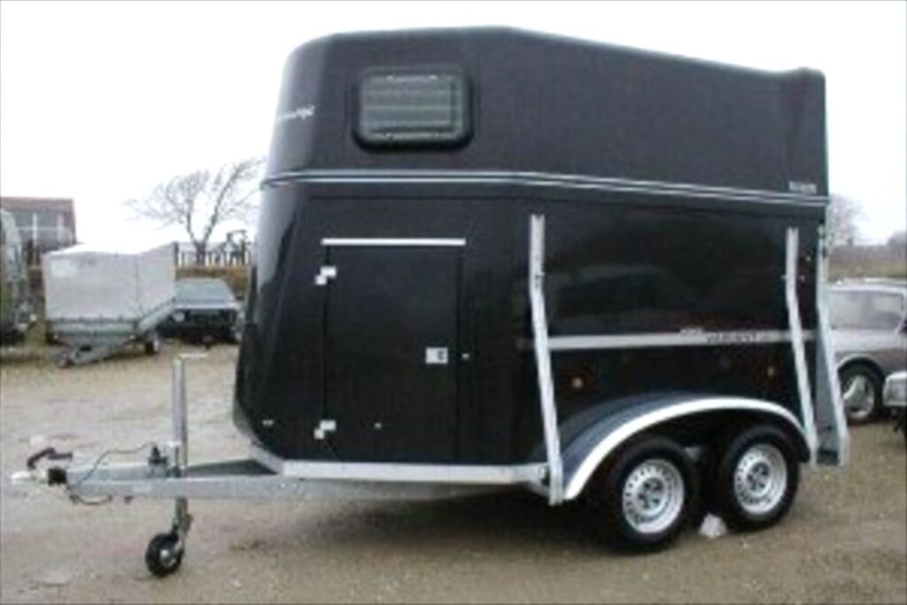 Variant Blommert Rubin Hestetrailer - 375 kr. Pr. Dag